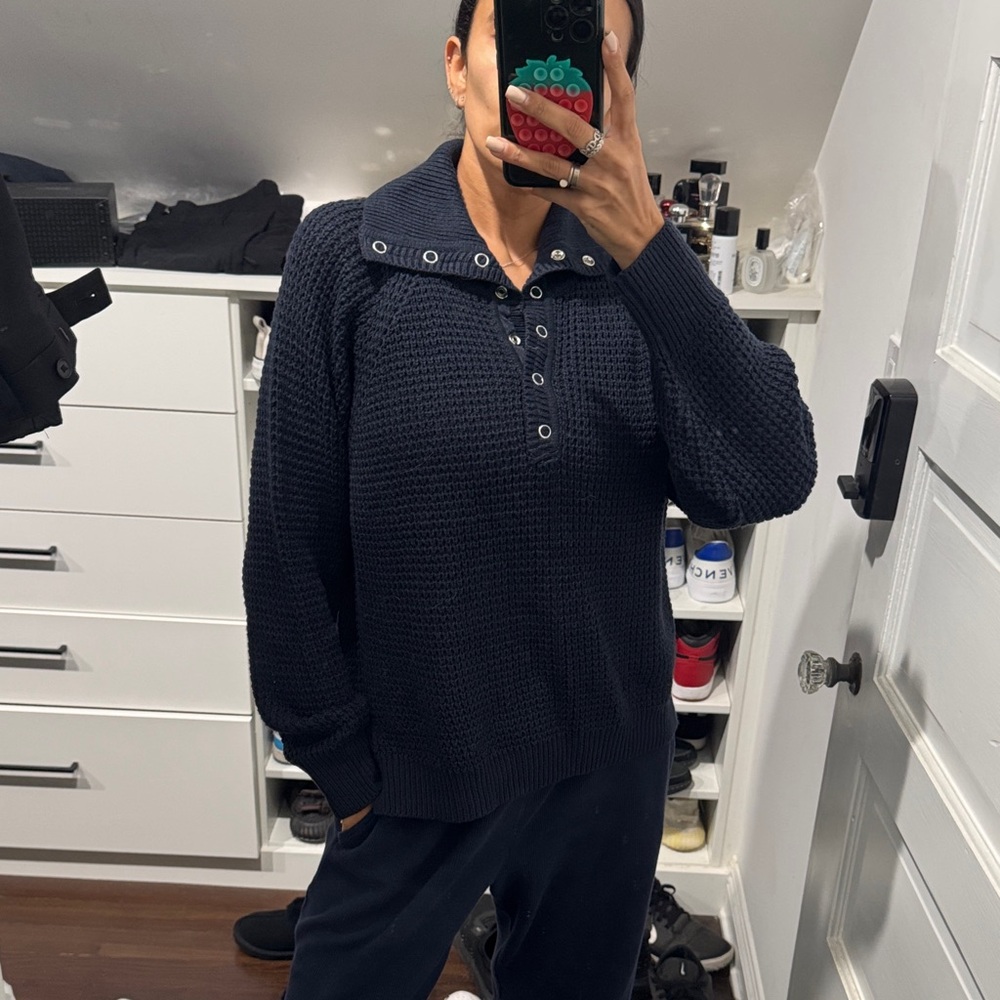 RDI Navy Button-Up waffle Sweater
worn once
size s